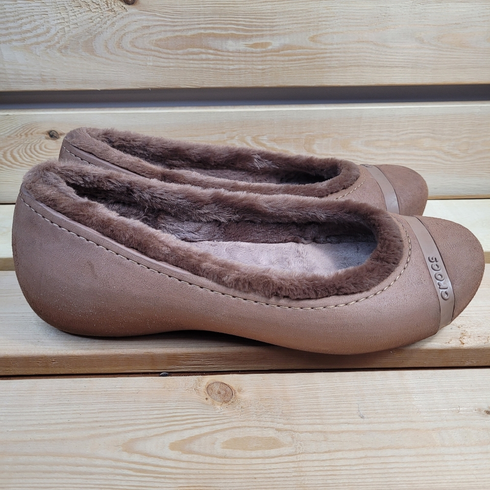 Crocs nanook slip on lined flats size 9